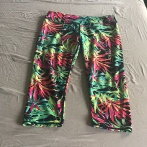 Fabletics capri xl tropical pant